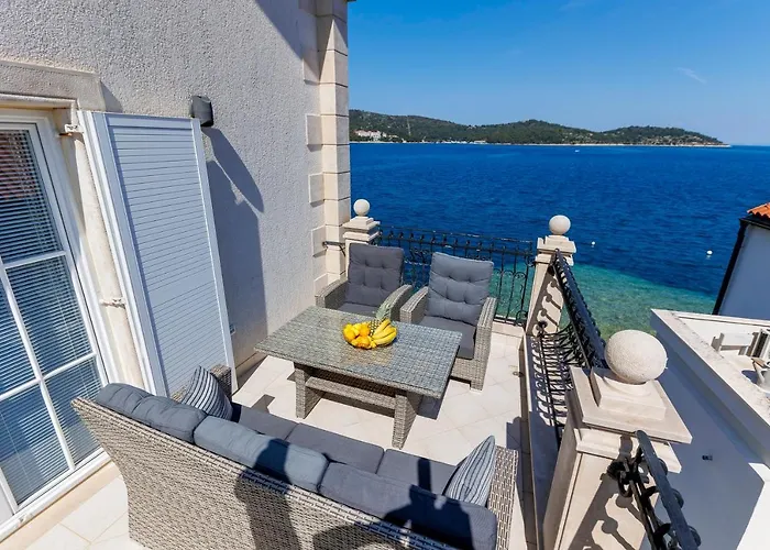 Seafront Apartment Duo