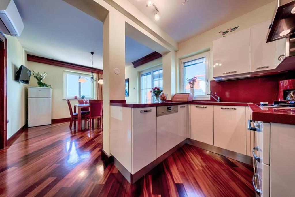 Seafront Duo Apartment Vis